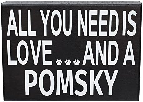 ג'ניגמס מתנות פומסקי, כל מה שאתה צריך זה אהבה ושלט עץ של פומסקי, תפאורה של פומסקי, ישיבת מדף וקיר תלויים,