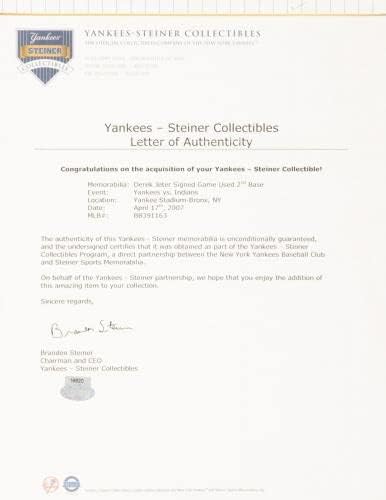 דרק ג'טר חתום על משחק אותנטי 2007 השתמש בבסיס שני Steiner COA - משחק חתימה MLB משומש בבסיסים
