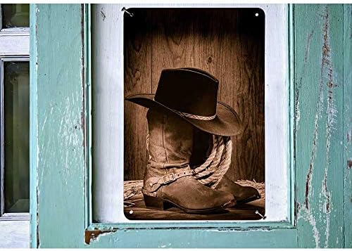 Hosnye Rodeo Cowboy שלט פח כובע לבד שחור על חבל חווה ישן באסם עץ עתיק בספרייה הנוסטלגית הספיה האמריקאית