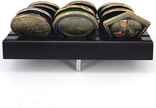 4 שורות מחזיק מטבעות, אתגר צבאי תצוגת מטבעות עמדת עץ עם רגל מתכת, מחזיקה 12-16 מטבעות