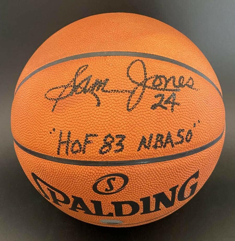 סם ג'ונס חתם על הכדורסל הרשמי של NBA בוסטון סלטיקס HOF PSA/DNA חתימה - כדורסל חתימה