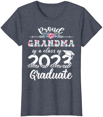 סבתא גאה של נשים של כיתה של 2023 חולצת טריקו ללימודים בכירים