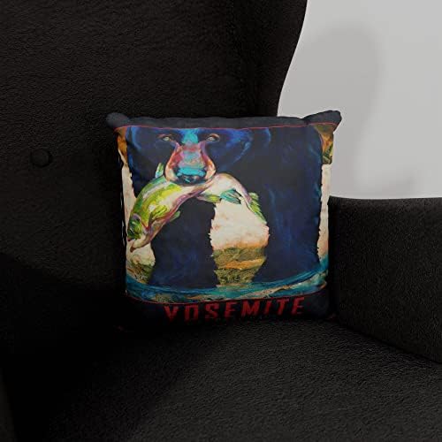 יוסמיטי דייג דוב בד זורקים כרית לספה או לספה בבית ובמשרד מציור שמן מאת האמן קארי לר 18 x 18.