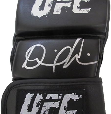 דניאל קורמייר חתימה על חתימה על מצוקה UFC כפפת קרב עם הוכחה, תמונת דניאל חותמת לנו, אליפות אולטימטיבית לחימה,