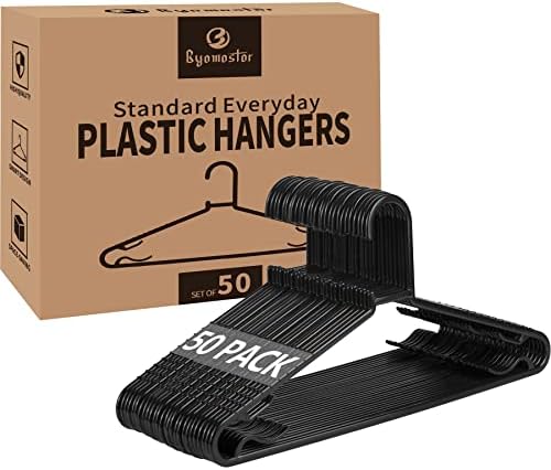 Byomostor Clobers פלסטיק שחור 50 חבילה, קולבי בגדים עמידים במשקל קל גודל סטנדרטי בגודל סטנדרטי קולב מעיל