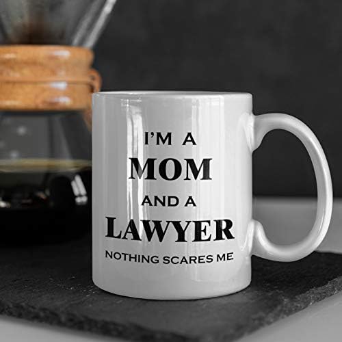 עורך דין אמא ספל מתנות לנשים - שום דבר לא מפחיד אותי-עורך דין אישה אמהות יום קפה תה כוס מצחיק חמוד
